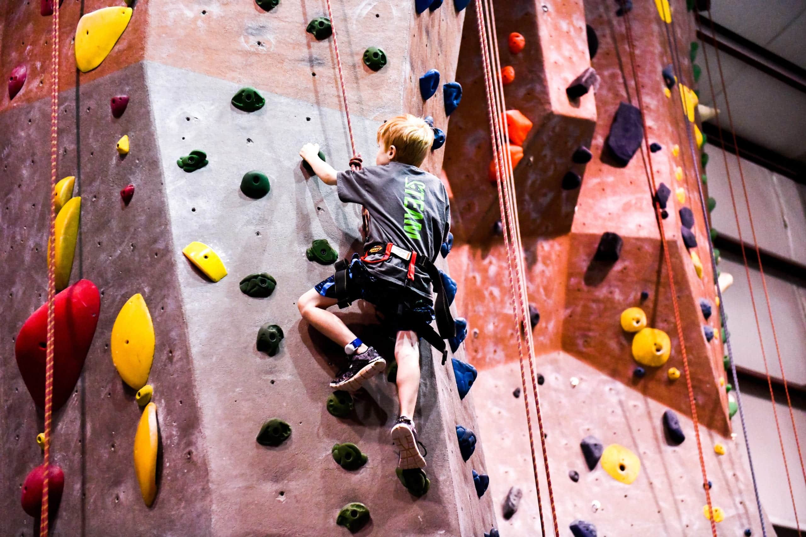 The Beginners Guide: What To Wear Bouldering And Rock Climbing Indoors